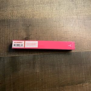 Lip liner. Shade Allegedly